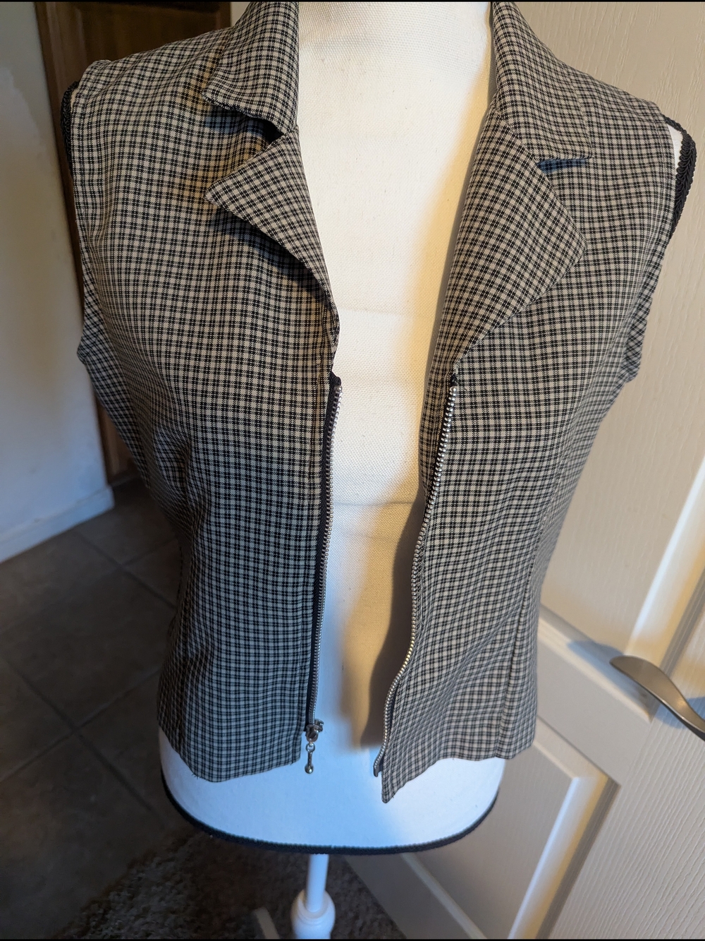 Sleeveless Checked Zip-Front Vest - Black & Gray 100% Polyester